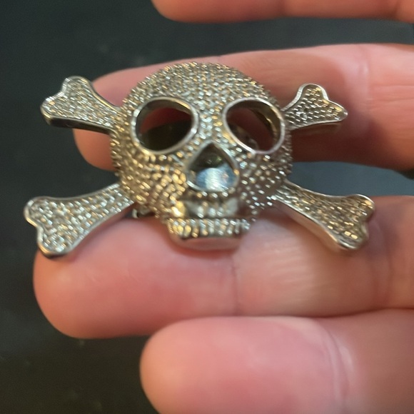 Metal skull and crossbones ring elastic stretch band - Picture 8 of 9